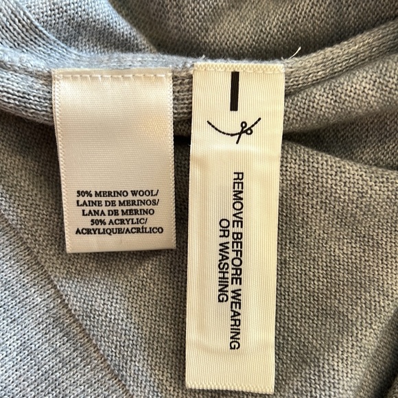 Ann Taylor Merino Wool V Neck Sweater - Picture 9 of 9